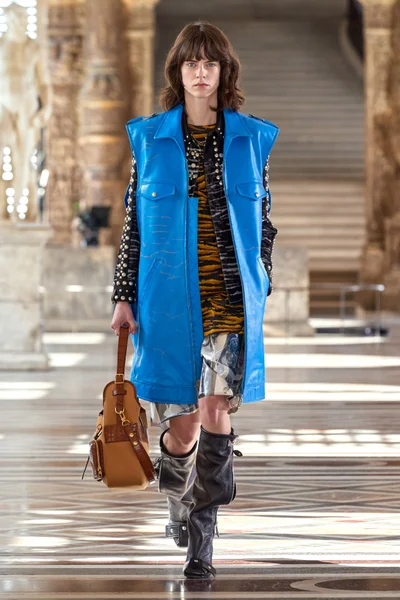 Look 32